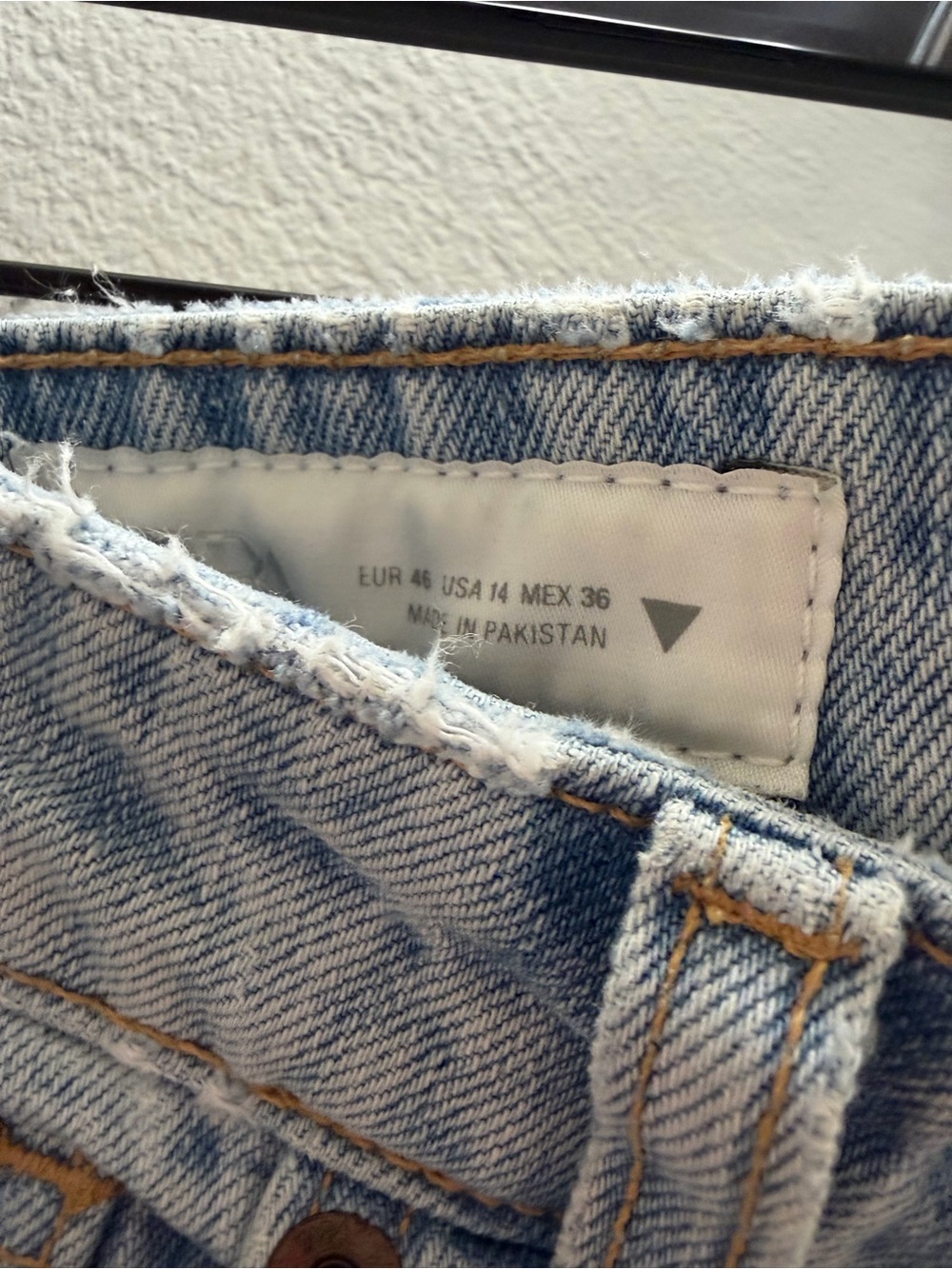 Zara Barrel Leg Jeans - Picture 4 of 6